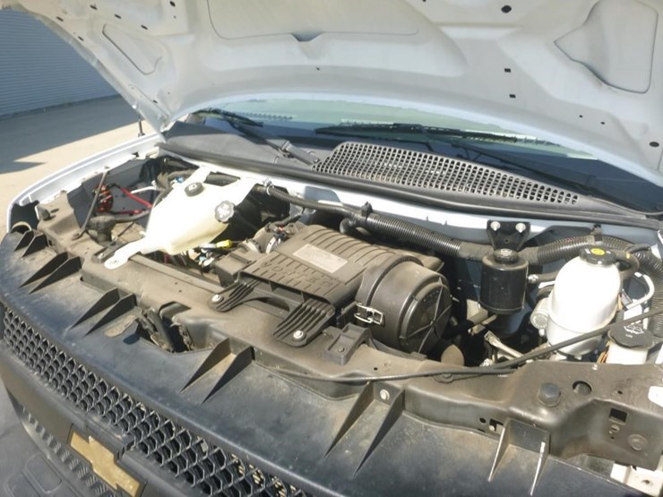 2017-chevrolet-3500-image-18