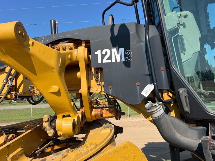 2017-caterpillar-12m3-image-33