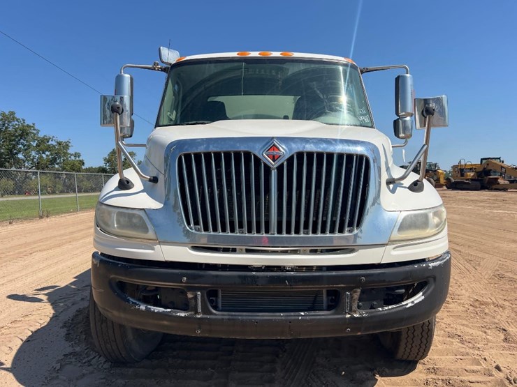2012-international-durastar-4400-image-7