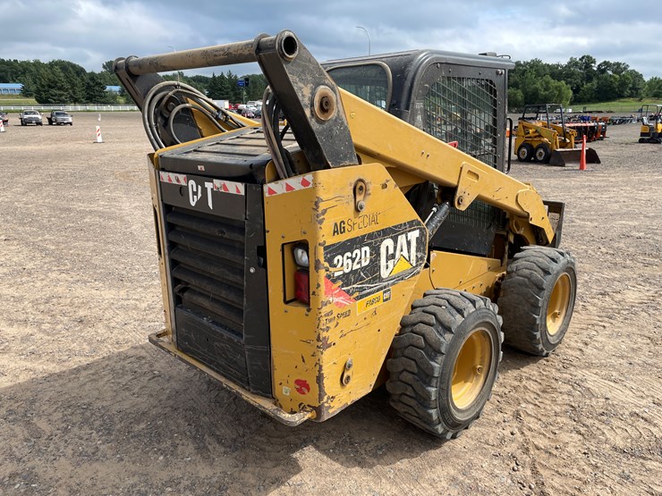 2014-caterpillar-262d-image-3