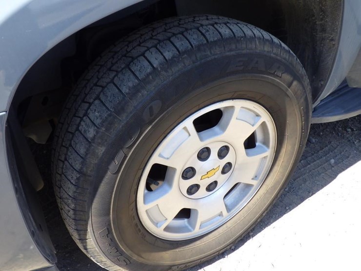 2010-chevrolet-tahoe-image-14