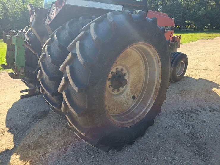 1984-case-ih-2394-image-42