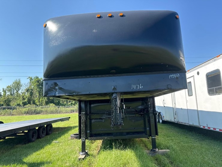 2001-wells-cargo-8'-x-32'-toy-hauler-dbl-axle-trl-image-6