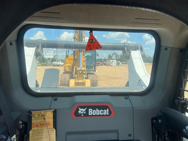 2022-bobcat-t76-image-32