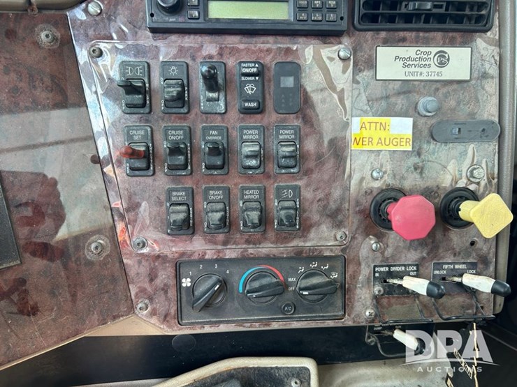 2006-ihc-9200i-van-truck-(cp0653,-unit-37745)-image-32