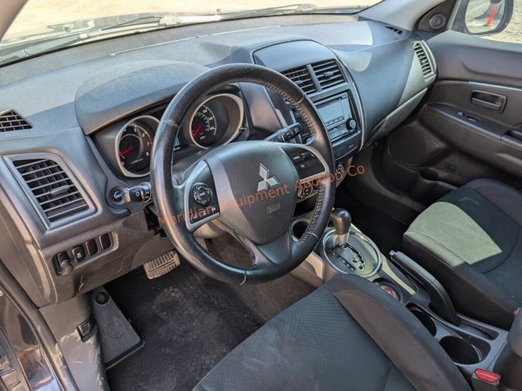 2014-mitsubishi-outlander-image-21