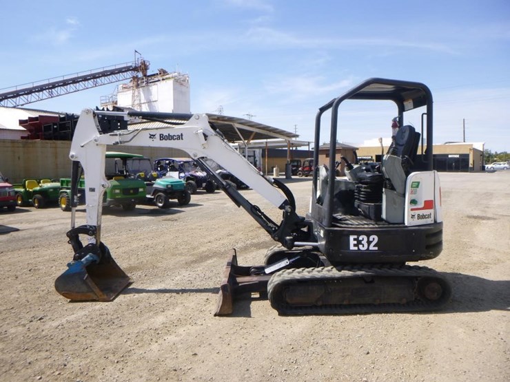 2016-bobcat-e32-image-5