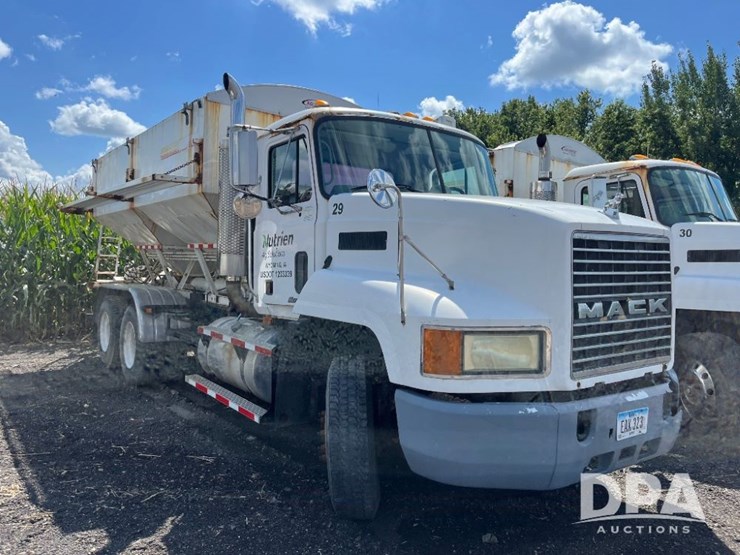 2002-mack-ch613-image-4