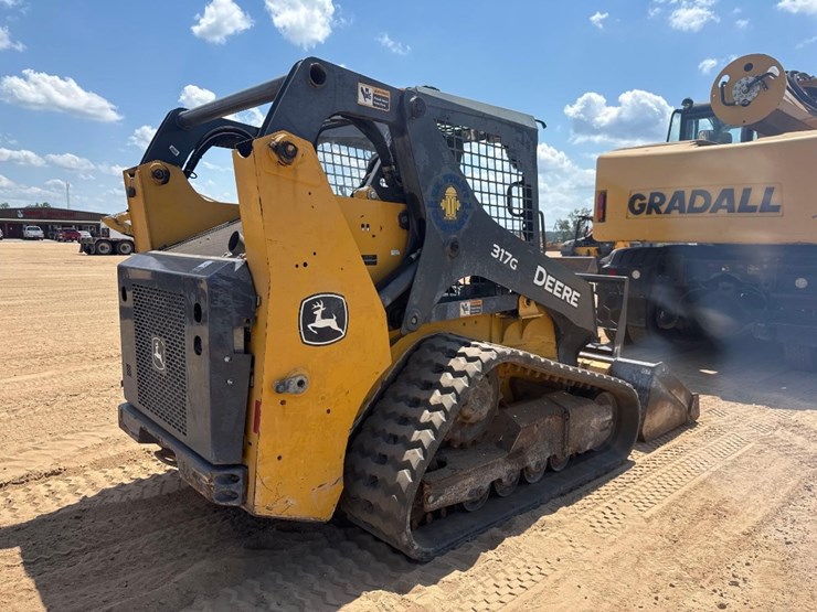 2018-deere-317g-image-6