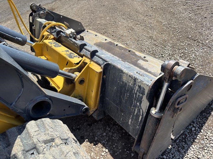 2019-deere-333g-image-11