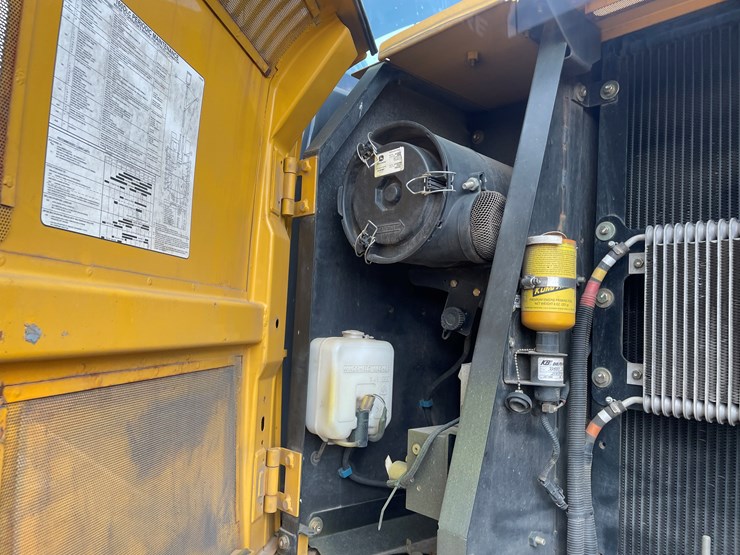 deere-160d-lc-image-40