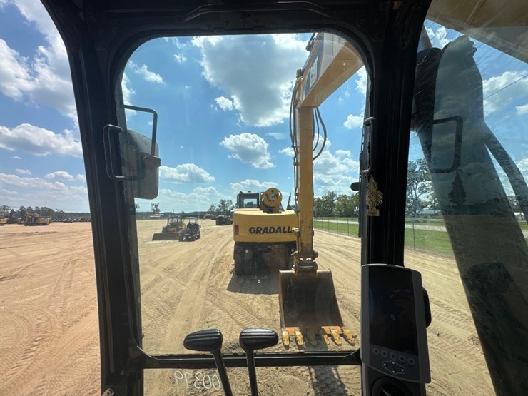 2018-caterpillar-318fl-image-23