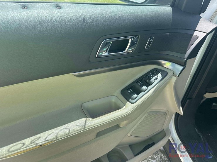 2015-ford-explorer-image-11