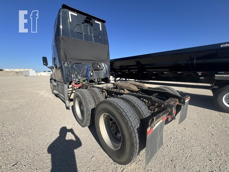 2018-freightliner-cascadia-125-image-10