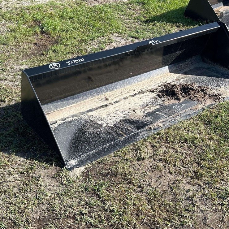 2025 Swict 84in Bucket Skid Steer Attachment