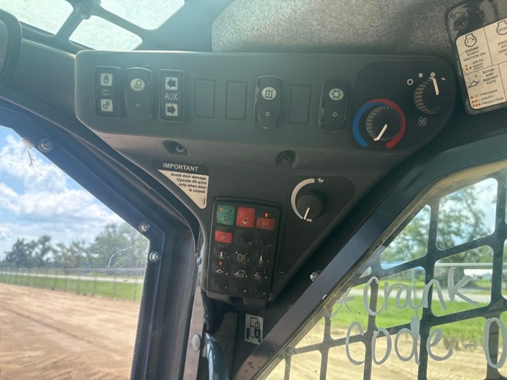 2020-deere-331g-image-27