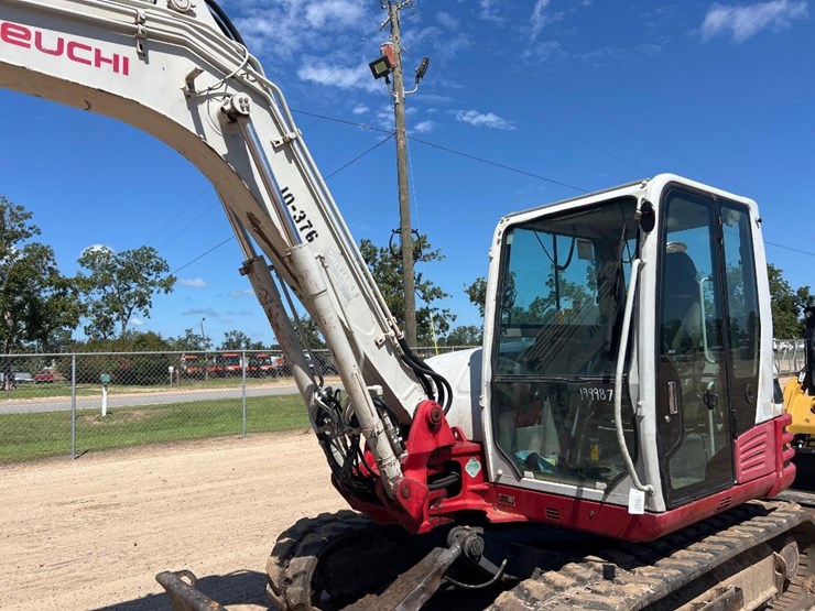 2015-takeuchi-tb290-image-23