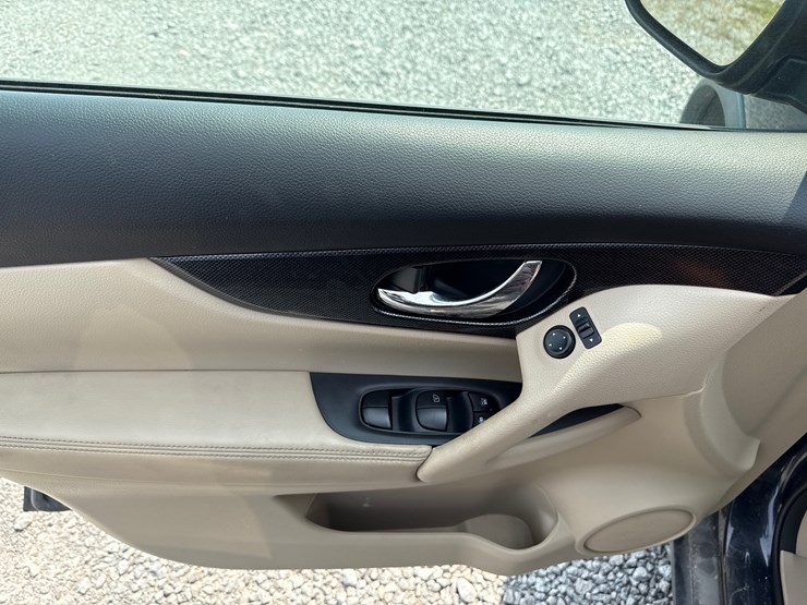 2015-nissan-rogue-sl-image-15
