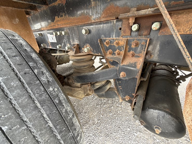 peterbilt-340-image-15