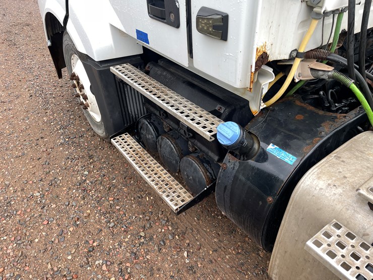#2146-•-2012-volvo-d13-truck-tractor-(has-mn-title)-image-16