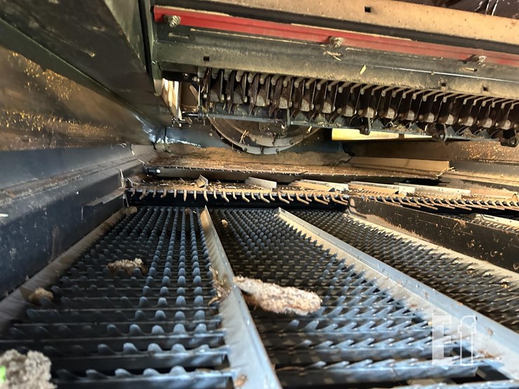 2015-case-ih-8240-image-21
