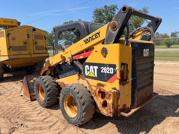 2015-caterpillar-262d-image-2