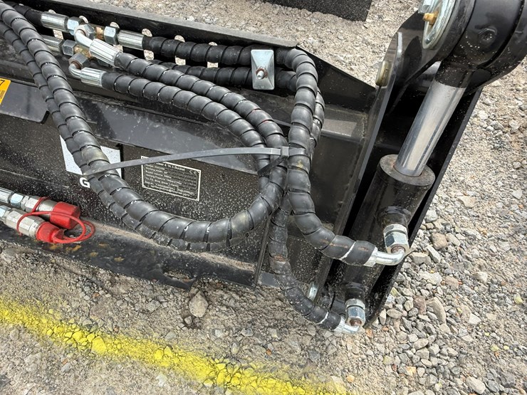 #230-•-#26327-•-unused-giyi-39"-mini-skid-steer-bucket-fxkhd392507234-image-8