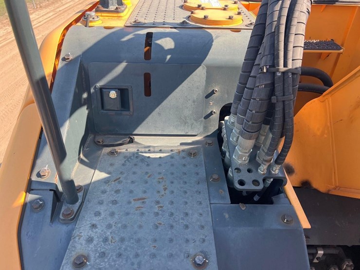 hyundai-hx235-lcr-image-20