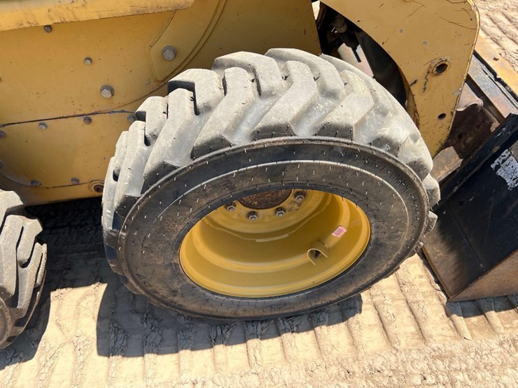 2008-caterpillar-226b2-image-12