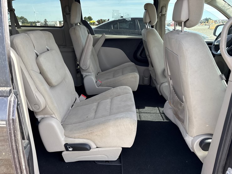 2015-dodge-grand-caravan-image-42