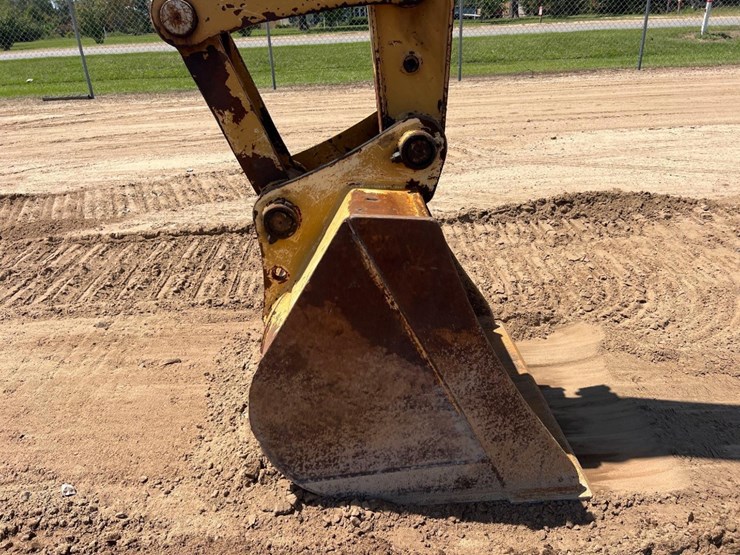 2018-caterpillar-320-image-9