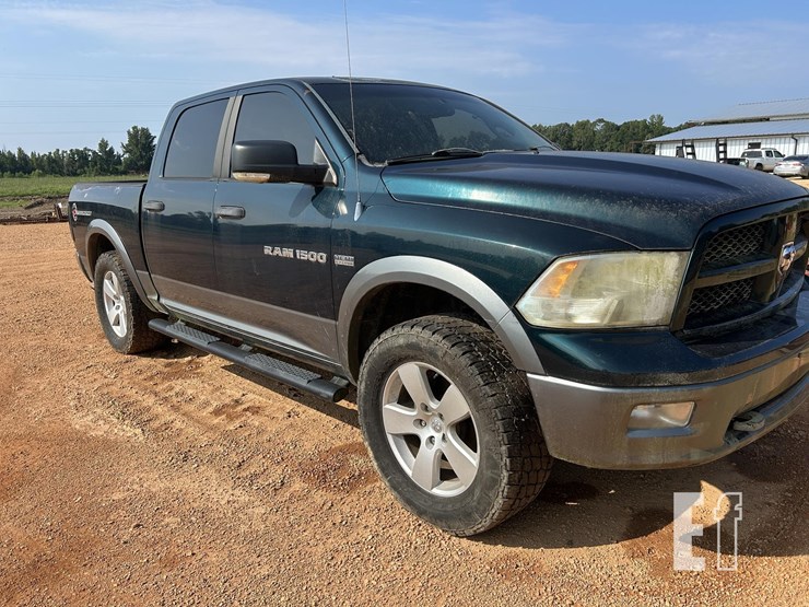 2011-dodge-ram-1500-image-1