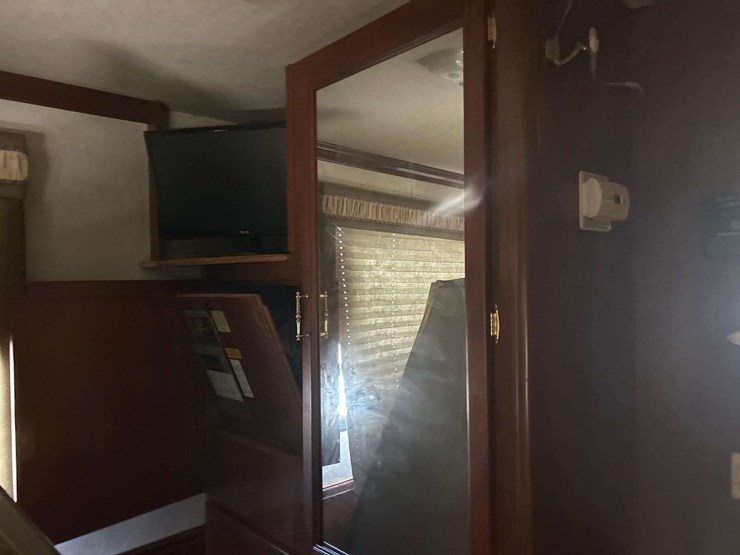 2002-fleetwood-expedition-36ft-class-a-motorhome-image-16