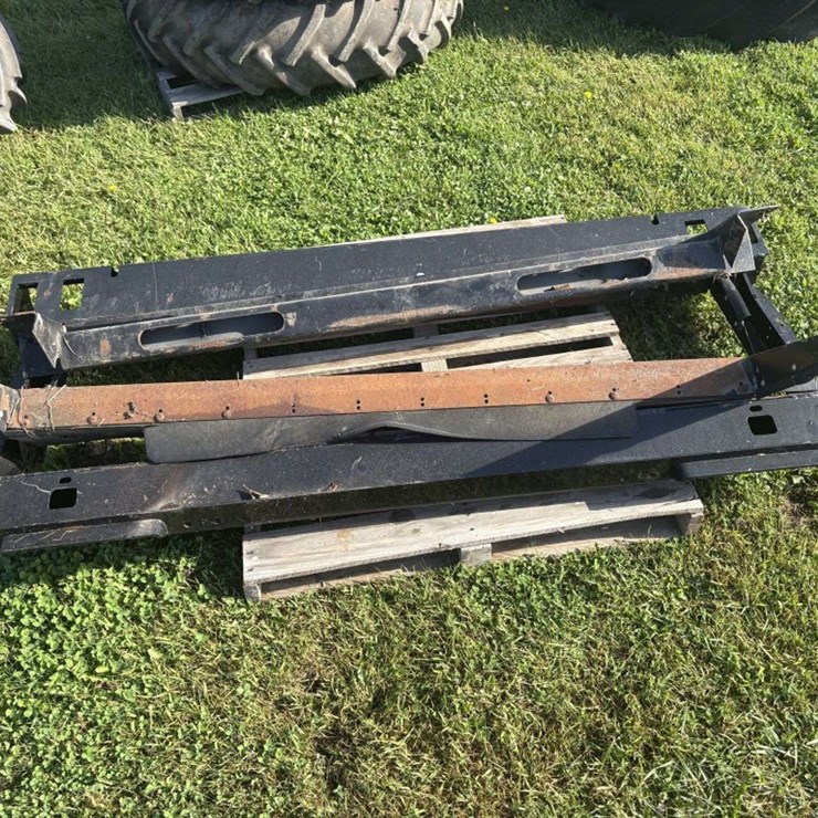 Combine Head Adapter, IH Head to JD Combine