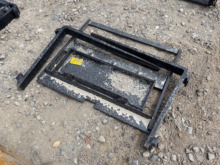 #230-•-#26357-•-unused-giyi-mini-skid-steer-forks-image-2