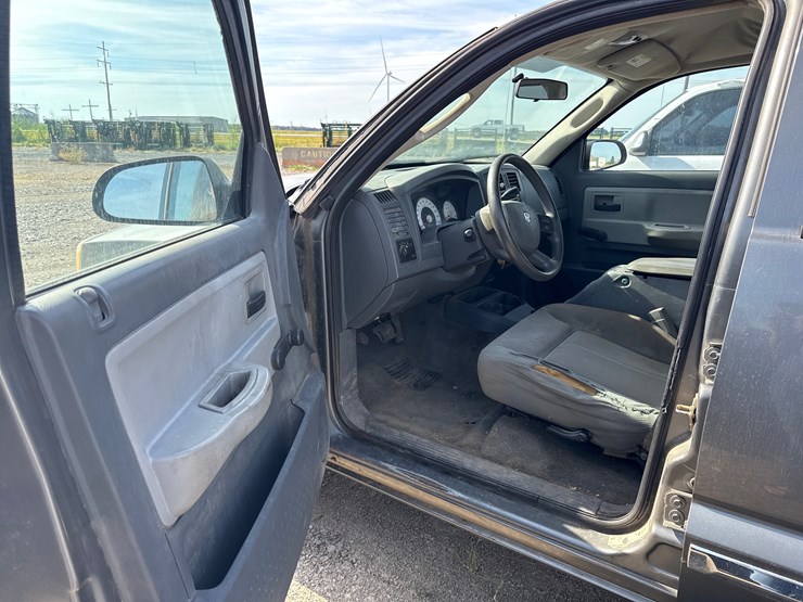 2005-dodge-dakota-image-17