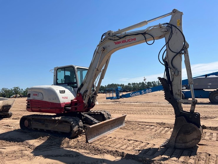 2017-takeuchi-tb290-image-6