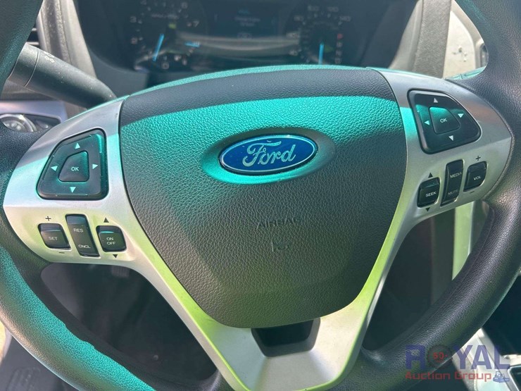 2015-ford-explorer-image-13