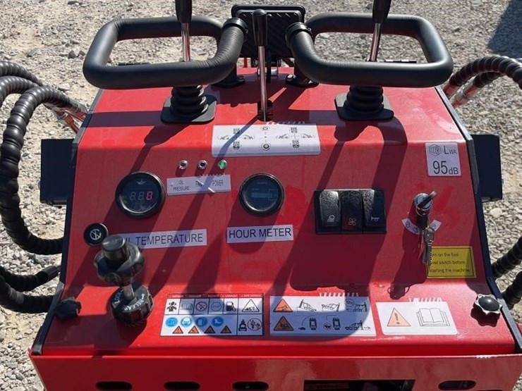 2025-agt-ysrt14-mini-skid-steer-image-8