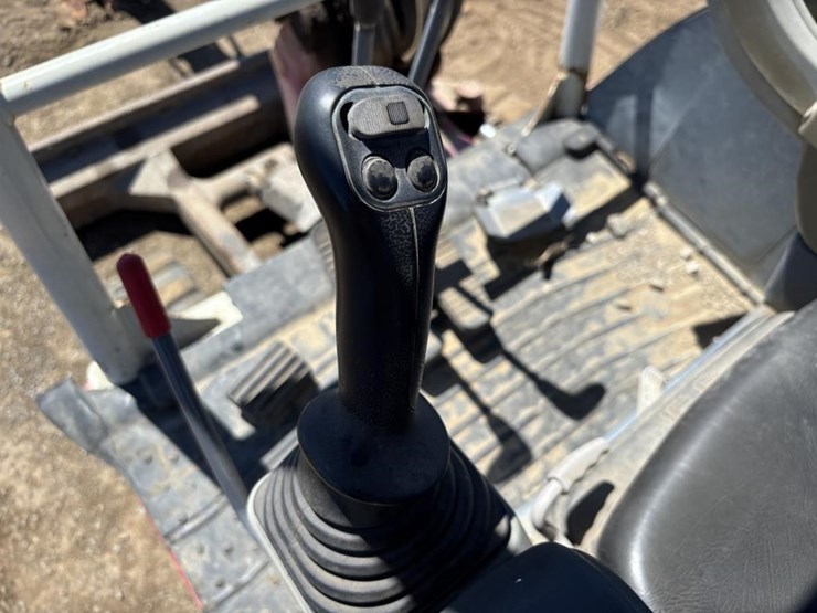 2016-takeuchi-tb230-image-28