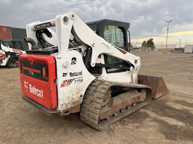 2022-bobcat-t770-image-3