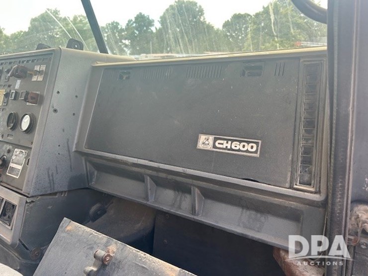 1996-mack-ch613-image-13