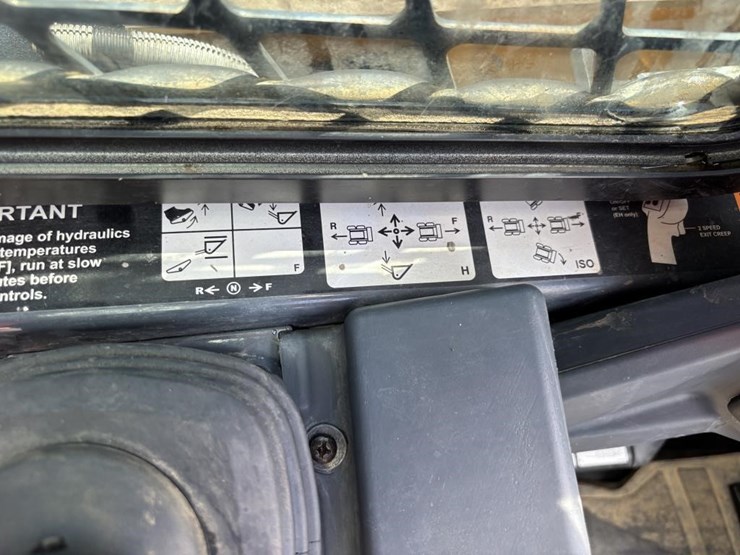 2019-deere-333g-image-23