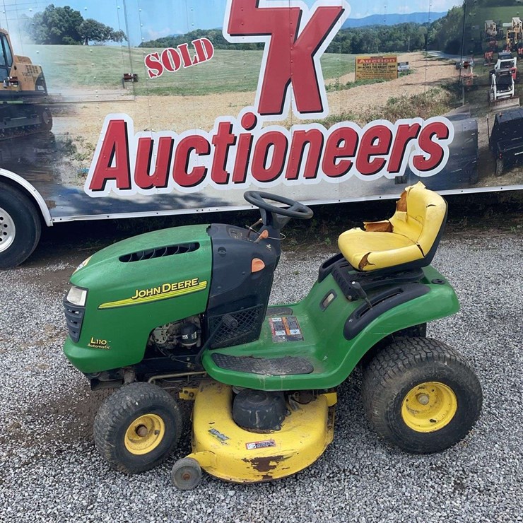 JOHN DEERE L110