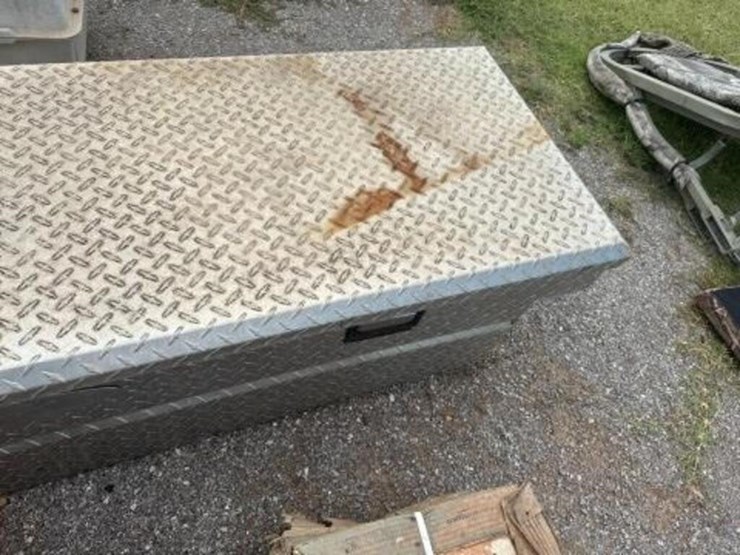 truck-bed-tool-box-69"-length-image-3
