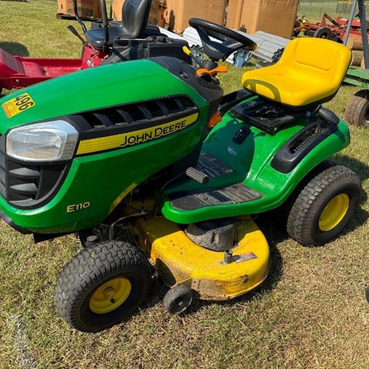 JOHN DEERE E110