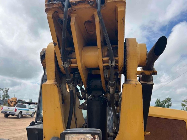 2014-caterpillar-tl642c-image-15