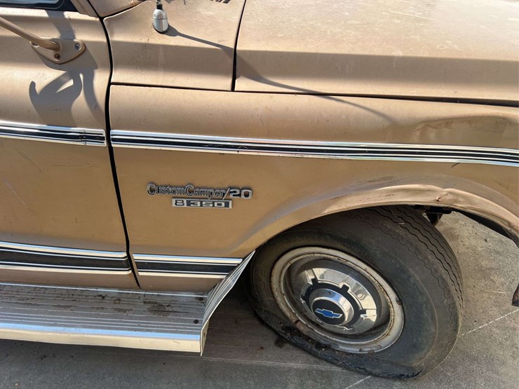 1969-chevy-c20-custom-camper-image-100