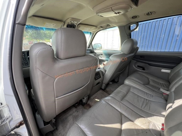 2003-chevrolet-suburban-image-26