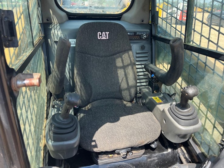 2015-caterpillar-299d-image-26